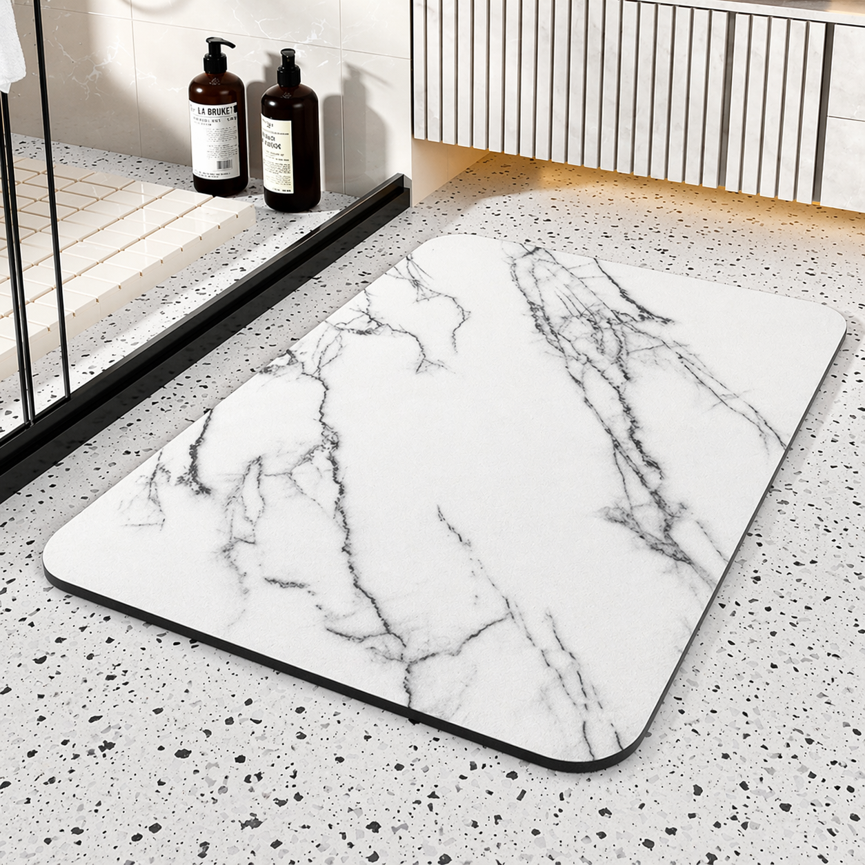 Schnell trocknende Badezimmer-Bodenmatte mit rutschfester Unterseite