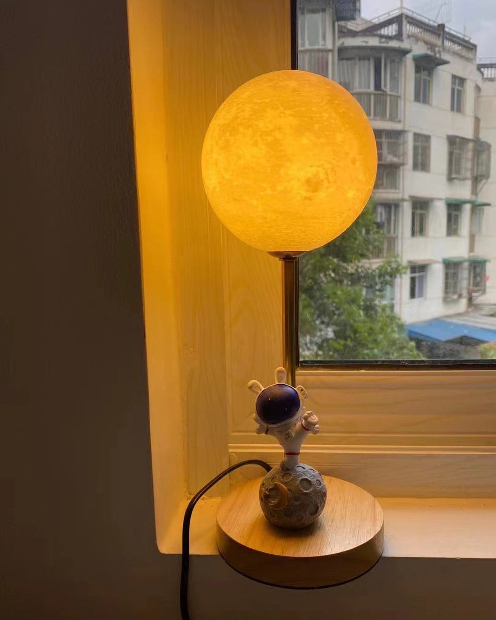 Lunaris Table Lamp