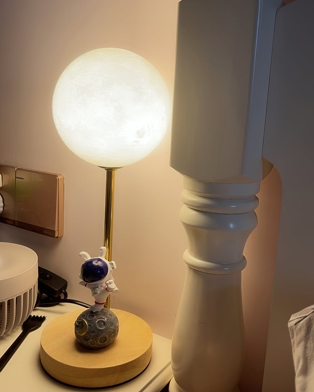 Lunaris Table Lamp