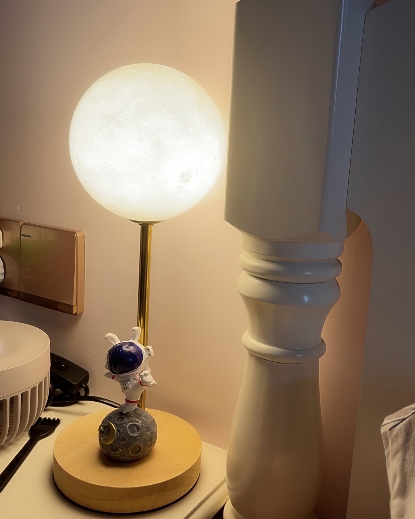 Lunaris Table Lamp