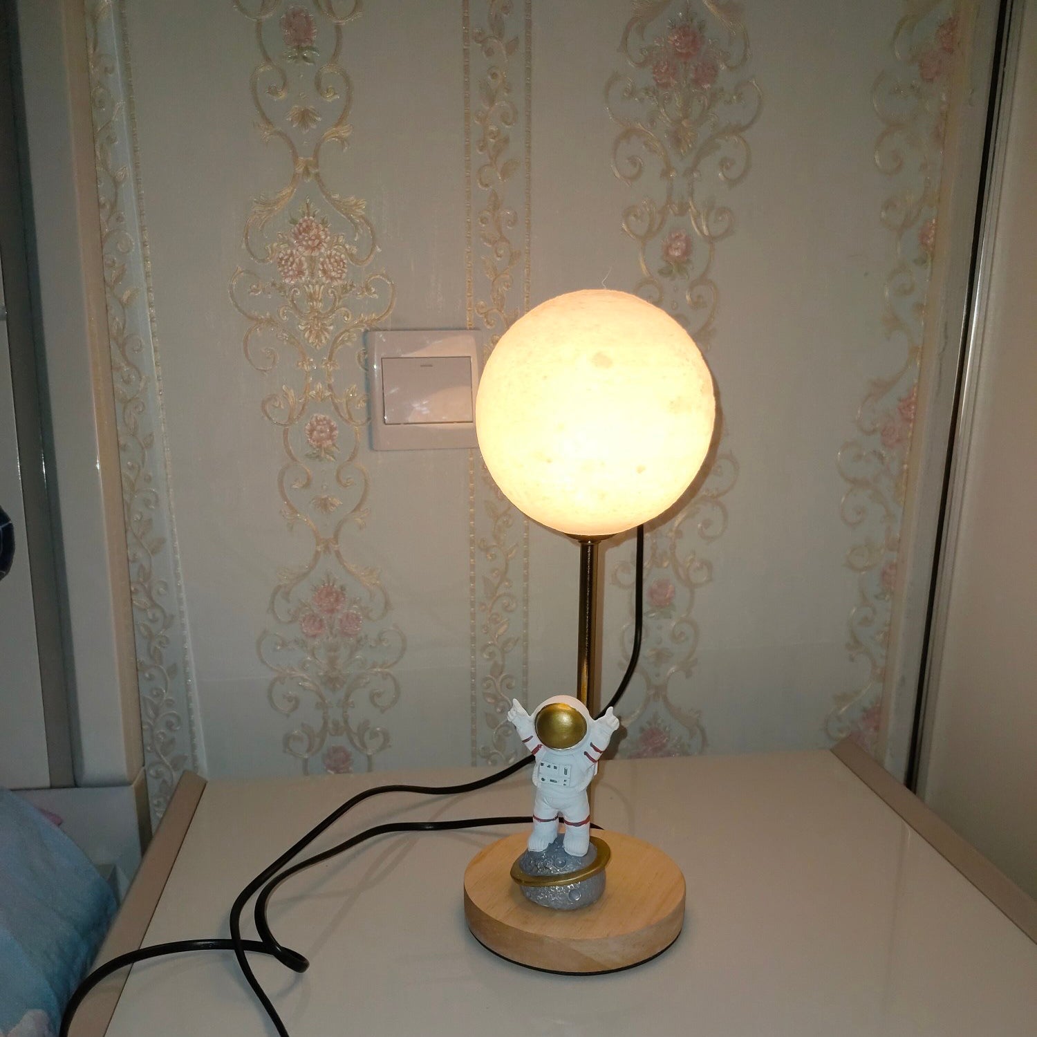 Lunaris Table Lamp