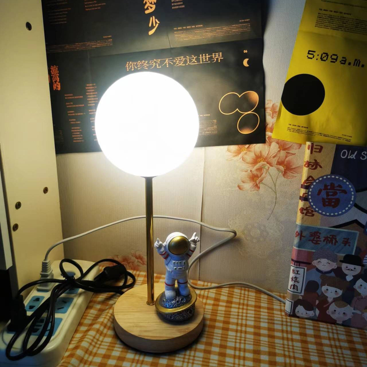 Lunaris Table Lamp