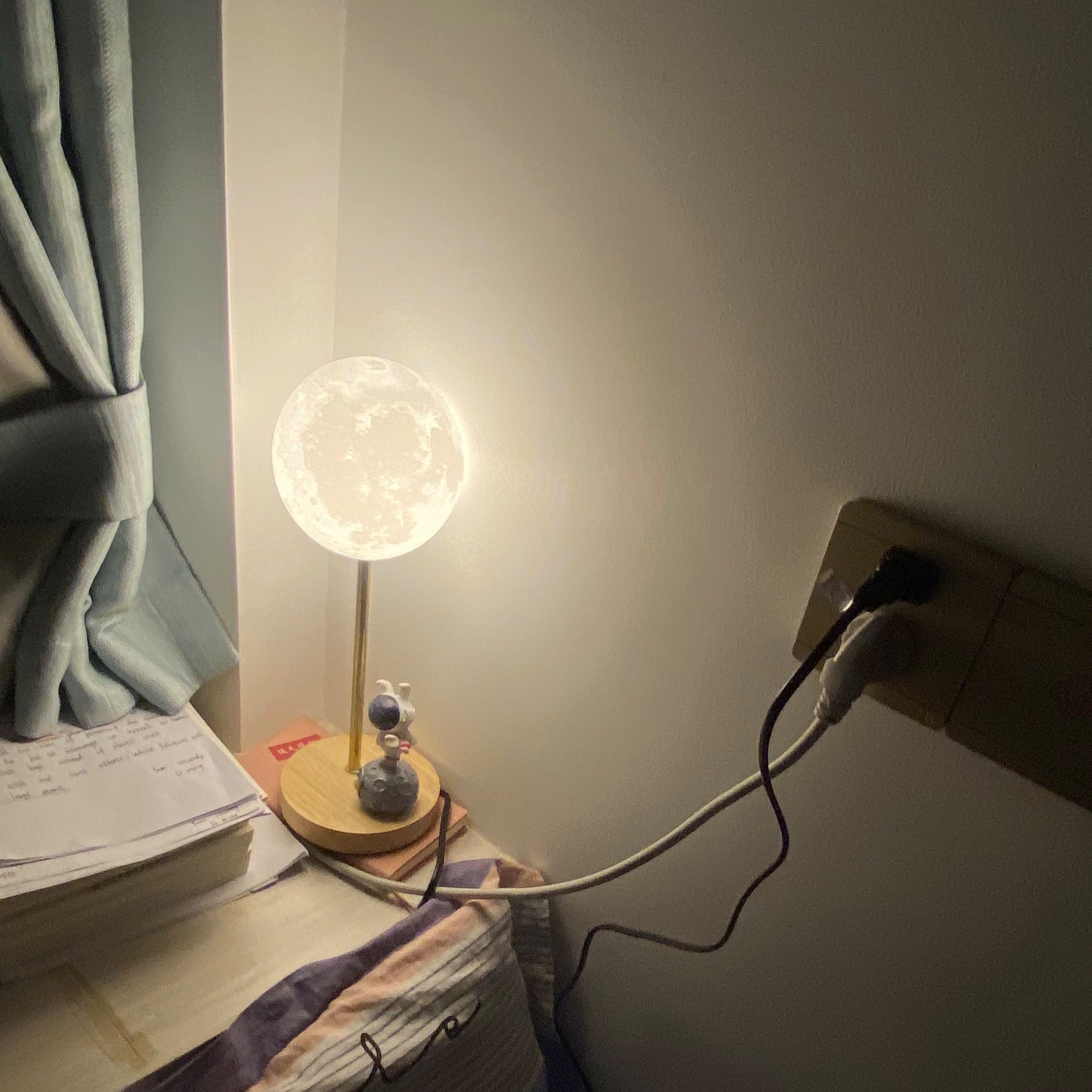 Lunaris Table Lamp