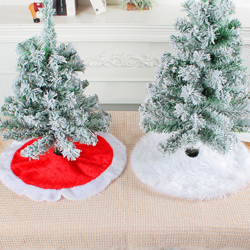 Christmas Tree Skirt with Plush Faux Fur for Small Tabletop 15-Inch Diameter - Image 1