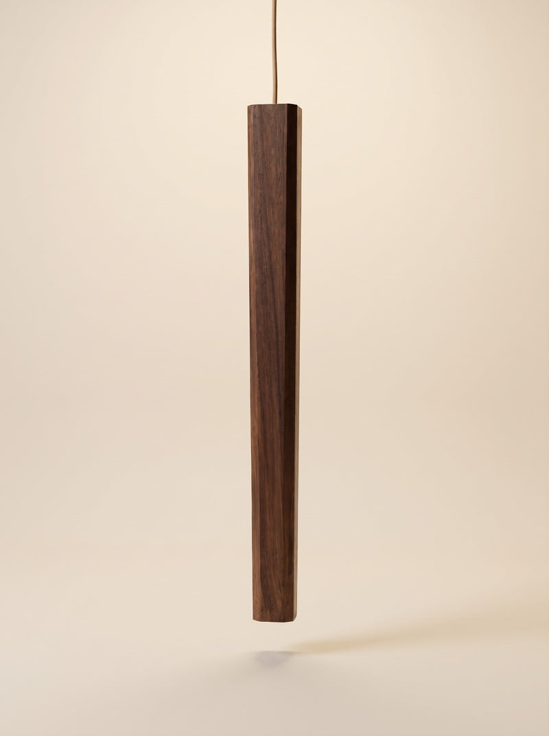 Die Wandvase aus Walnussholz

