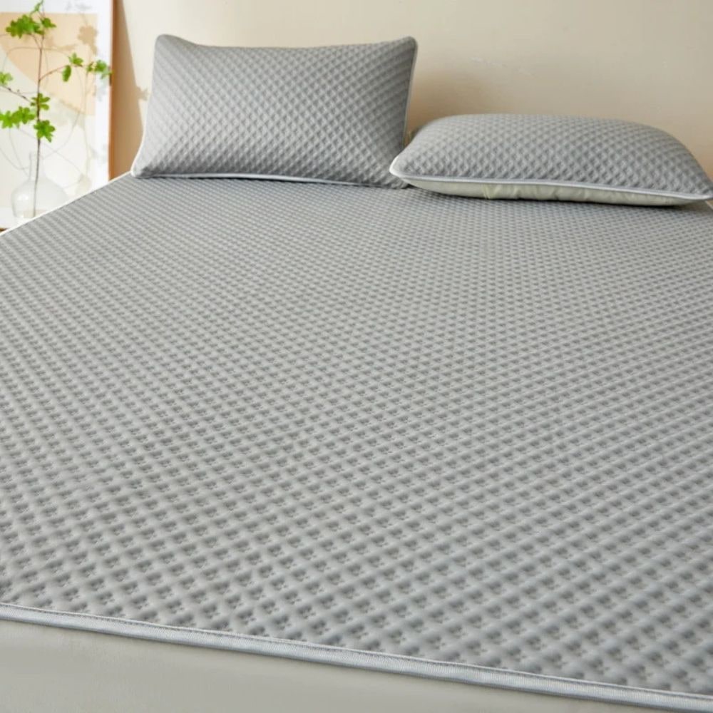 Cooling Mattress Pad Topper with Quilted Texture and Matching Memory Foam Queen - Image 3