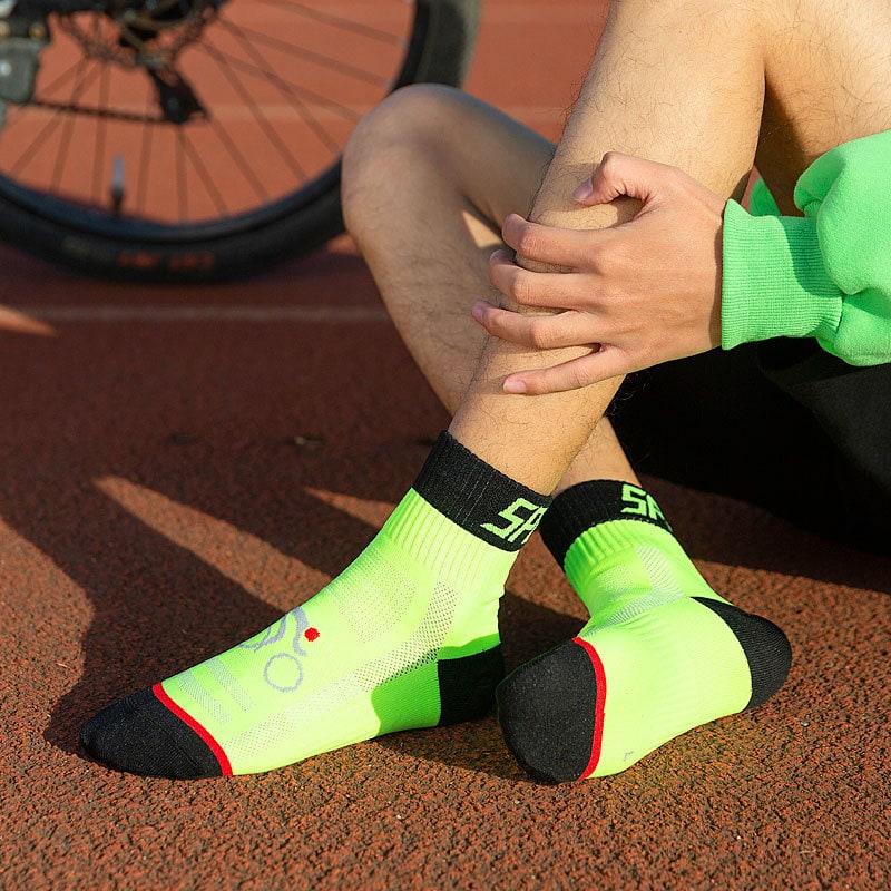 Cycling Socks with Moisture Wicking and Breathable Mesh for Running Performance - Image 1