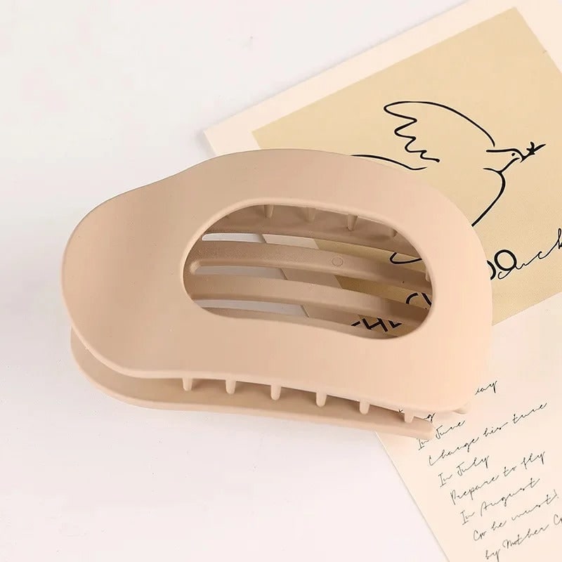 Flat Claw Hair Clip with Matte Finish and Ergonomic Curved Design - Image 6