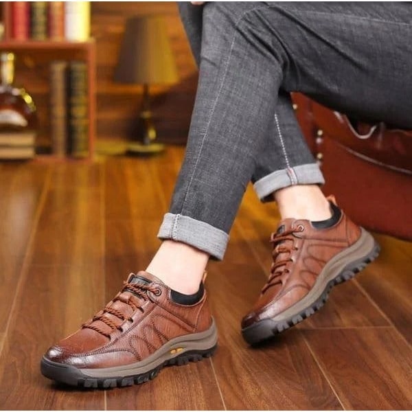 Men's Walking Shoes with Textured Leather and Lugged Rubber Sole - Image 8