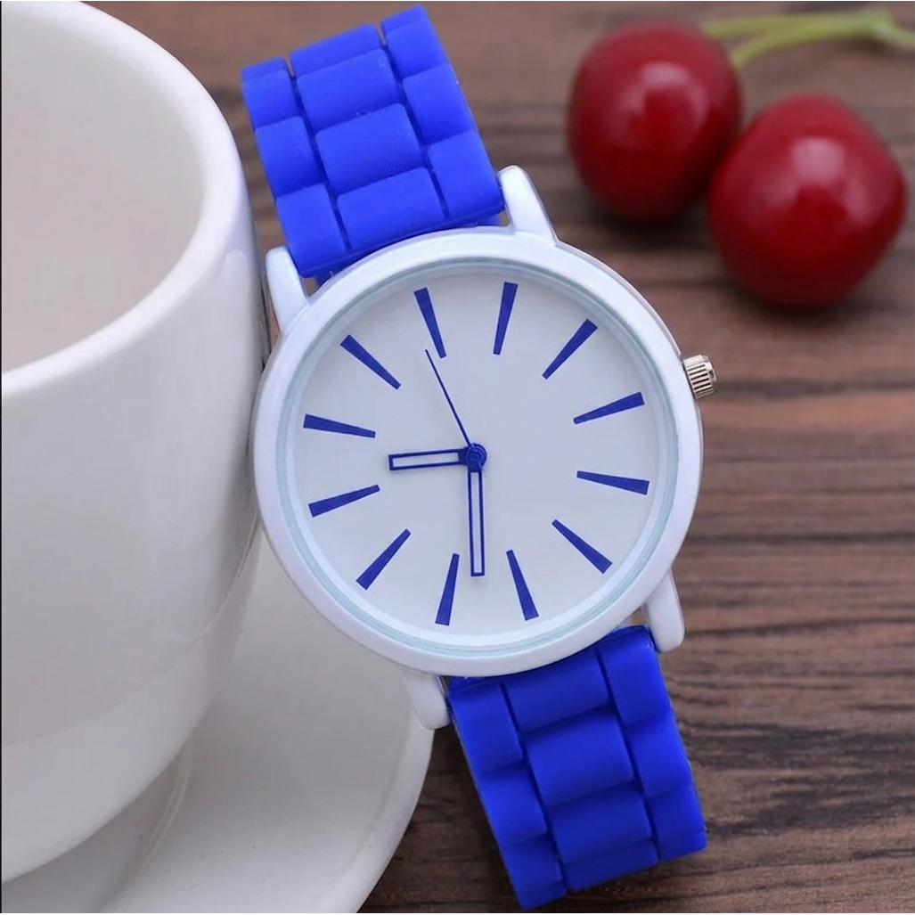 Minimalist Watch with 20 Mm Silicone Strap and Textured Band for Everyday Wear Moon Phase - Image 11