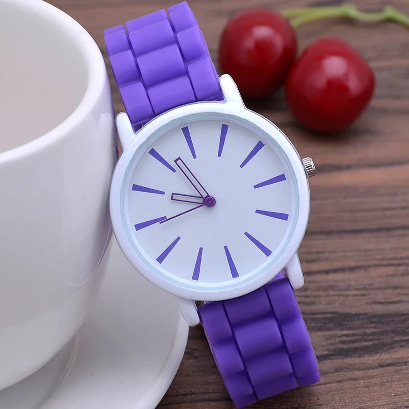 Minimalist Watch with 20 Mm Silicone Strap and Textured Band for Everyday Wear Moon Phase - Image 3