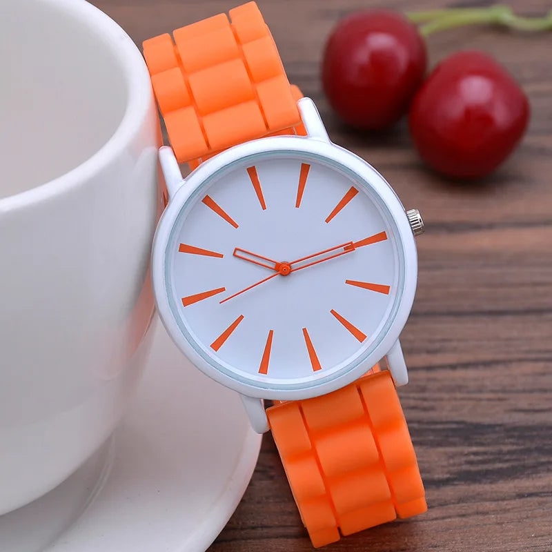 Minimalist Watch with 20 Mm Silicone Strap and Textured Band for Everyday Wear Moon Phase - Image 4