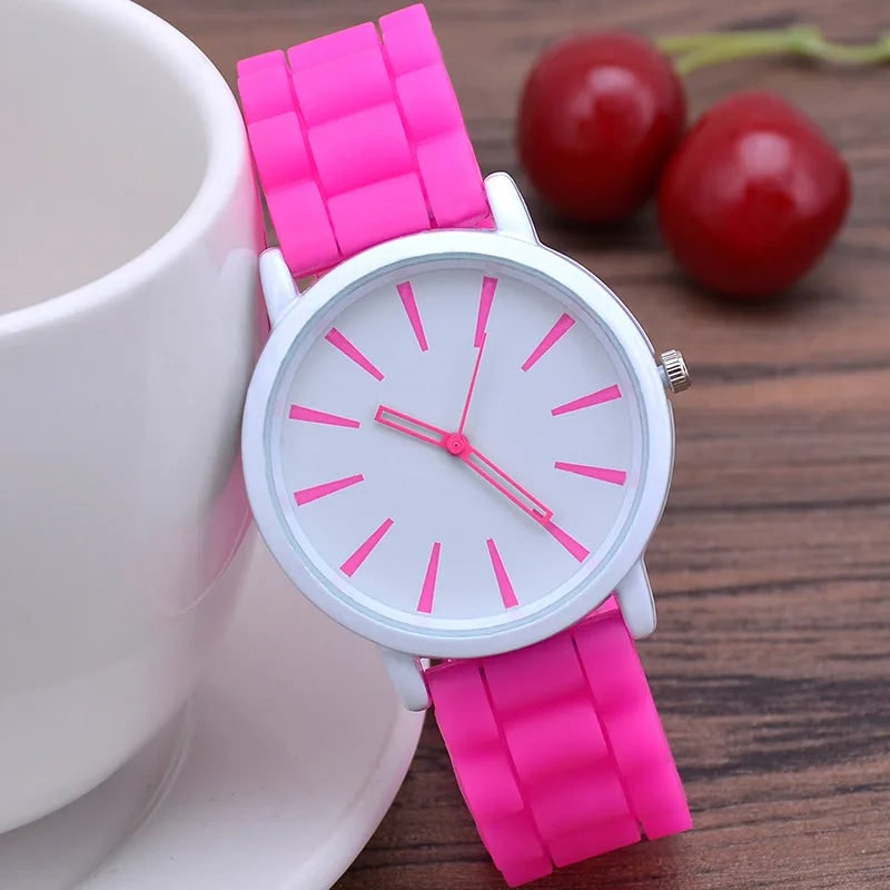 Minimalist Watch with 20 Mm Silicone Strap and Textured Band for Everyday Wear Moon Phase - Image 5