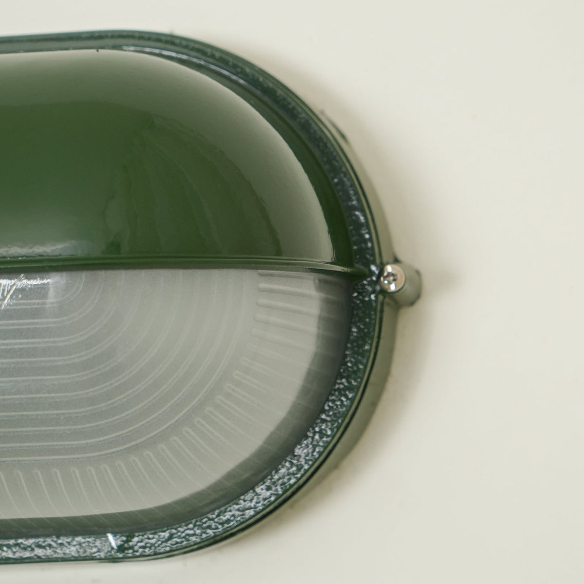 Oval Bulkhead Wall Light with Weather-Resistant Eyelid Cover and Ribbed Glass Diffuser - Image 32