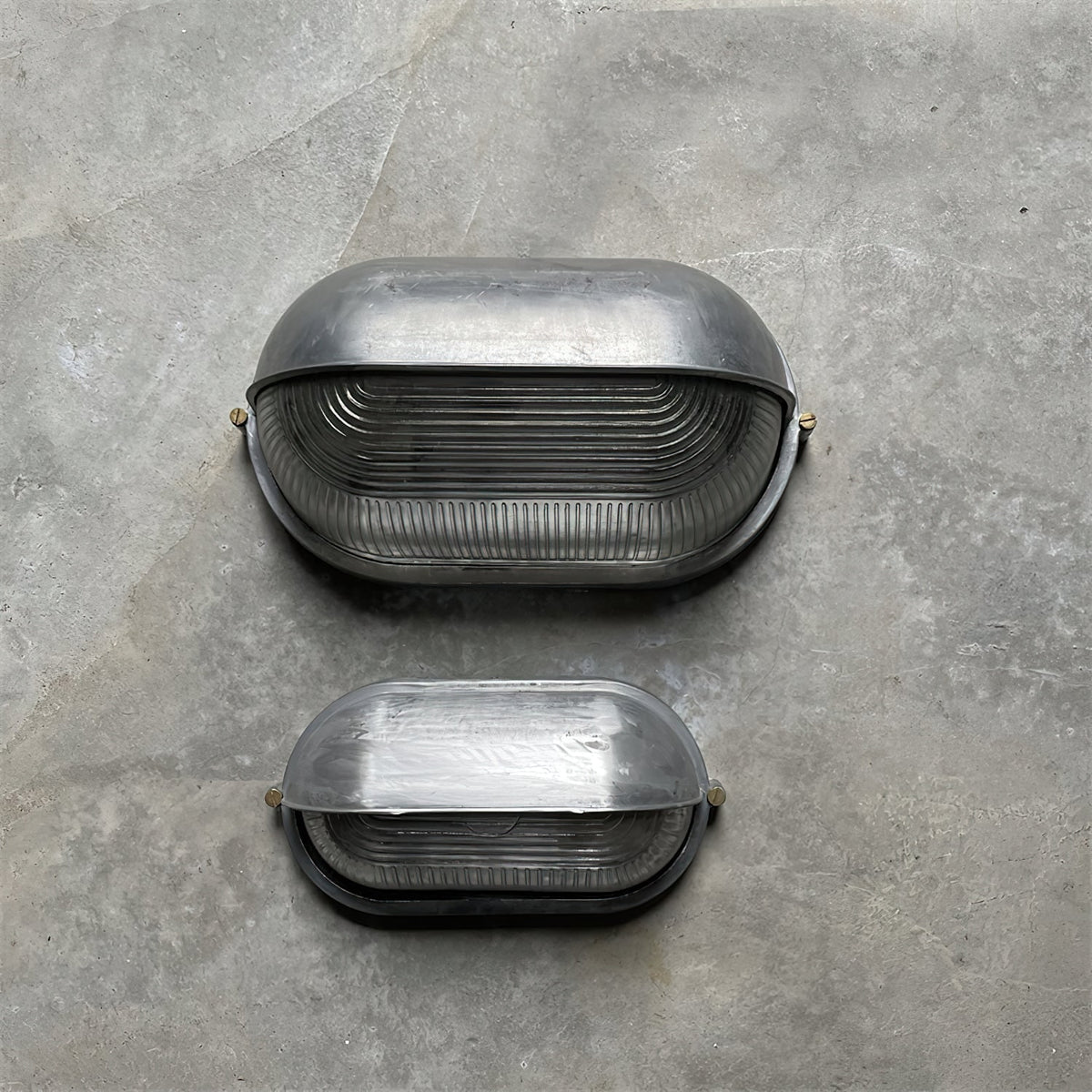 Oval Bulkhead Wall Light with Weather-Resistant Eyelid Cover and Ribbed Glass Diffuser - Image 42