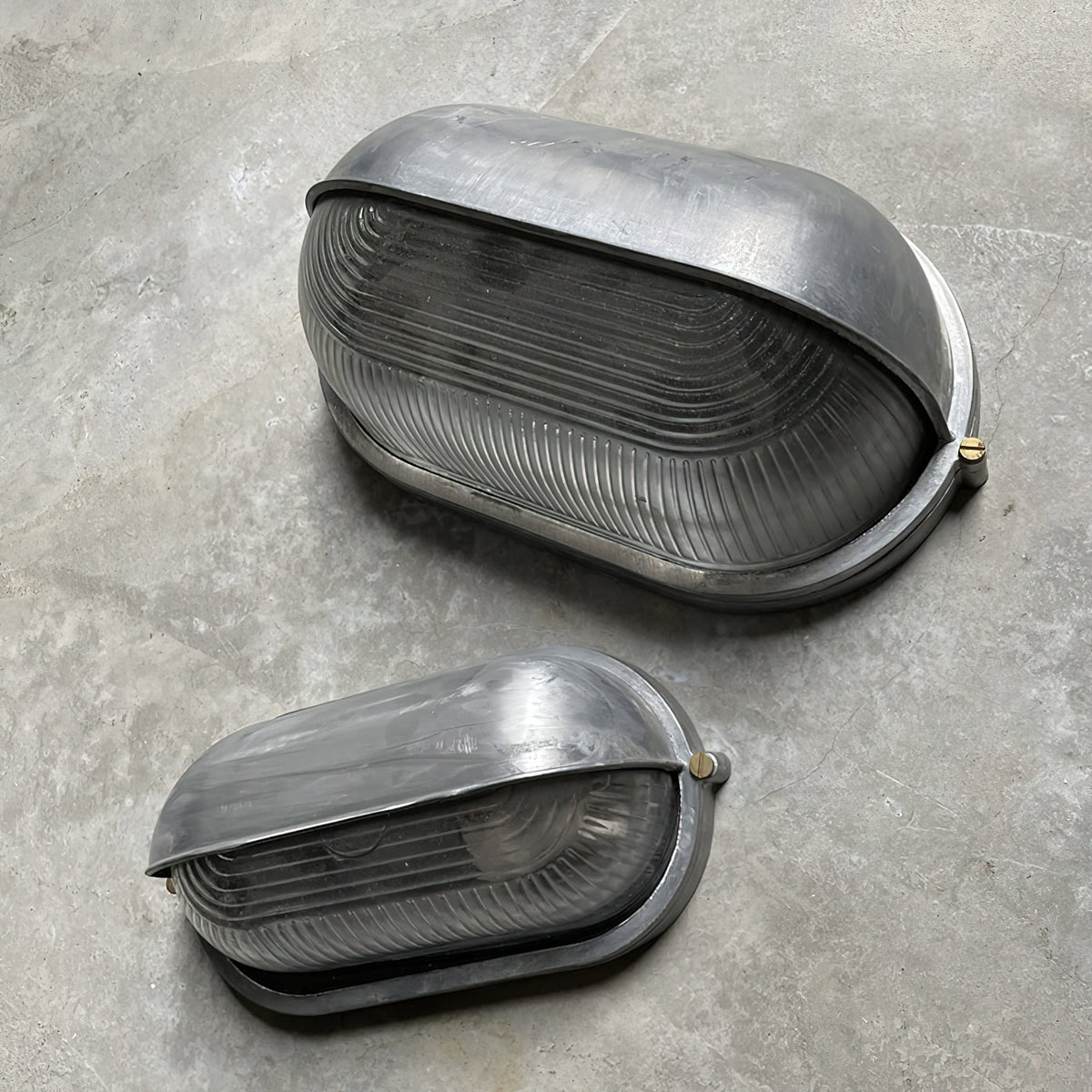 Oval Bulkhead Wall Light with Weather-Resistant Eyelid Cover and Ribbed Glass Diffuser - Image 43