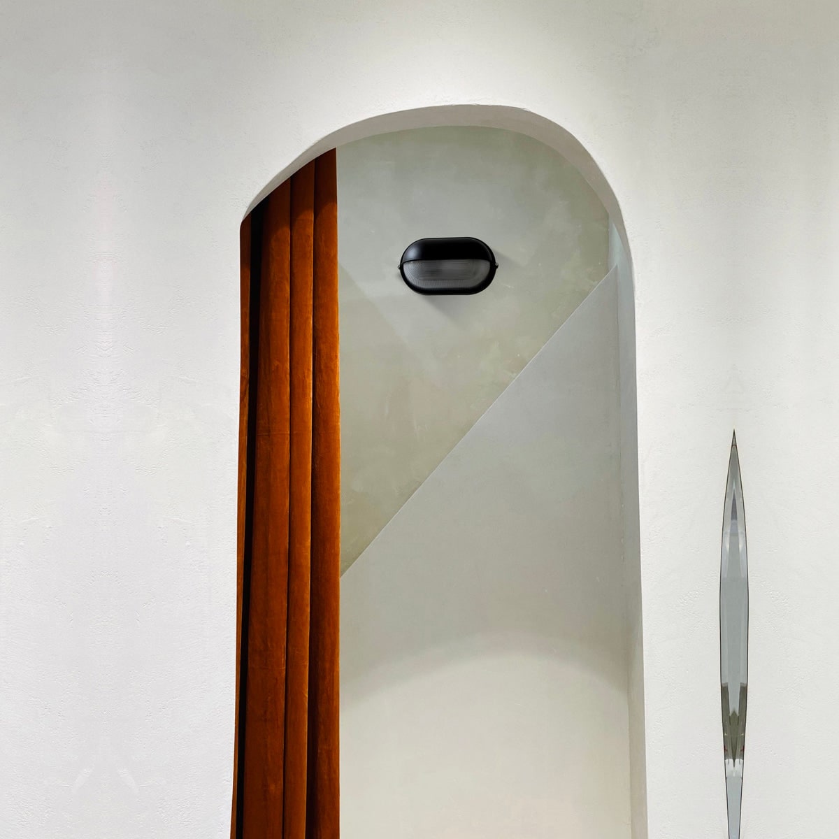 Oval Bulkhead Wall Light with Weather-Resistant Eyelid Cover and Ribbed Glass Diffuser - Image 5