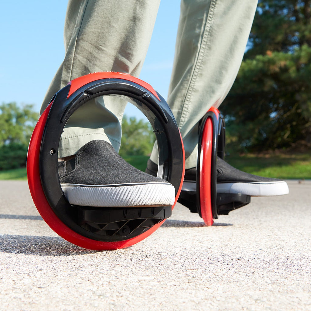 Quad Wheel Roller Skates with Hubless Design - Image 1