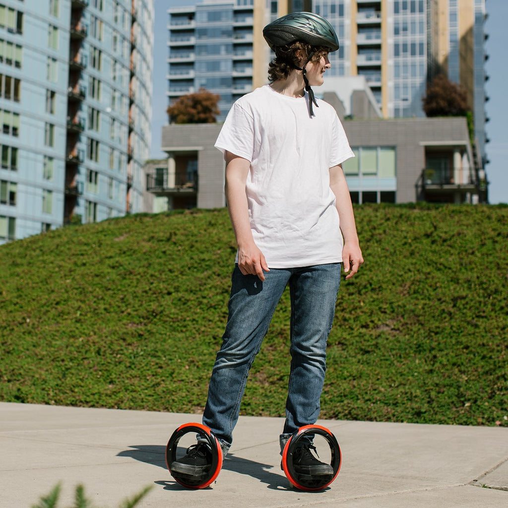 Quad Wheel Roller Skates with Hubless Design - Image 2