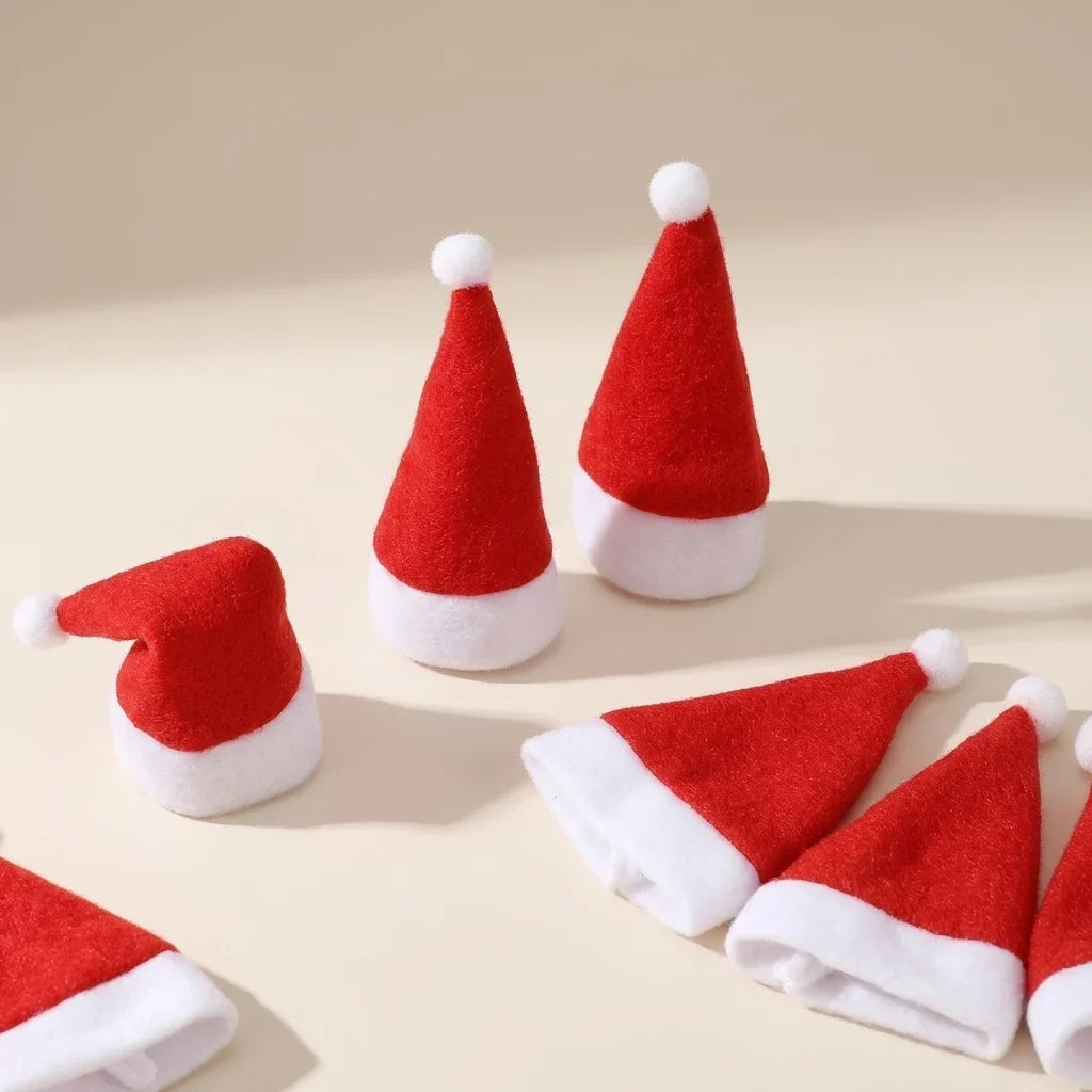 Santa Hat Cutlery Holders with Pom-Pom Felt Christmas Table Decoration Set - Image 1