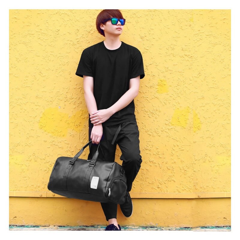 Travel Gym Duffel Bag with Shoulder Strap Water Resistant Leather Duffle for Sports and Storage - Image 4